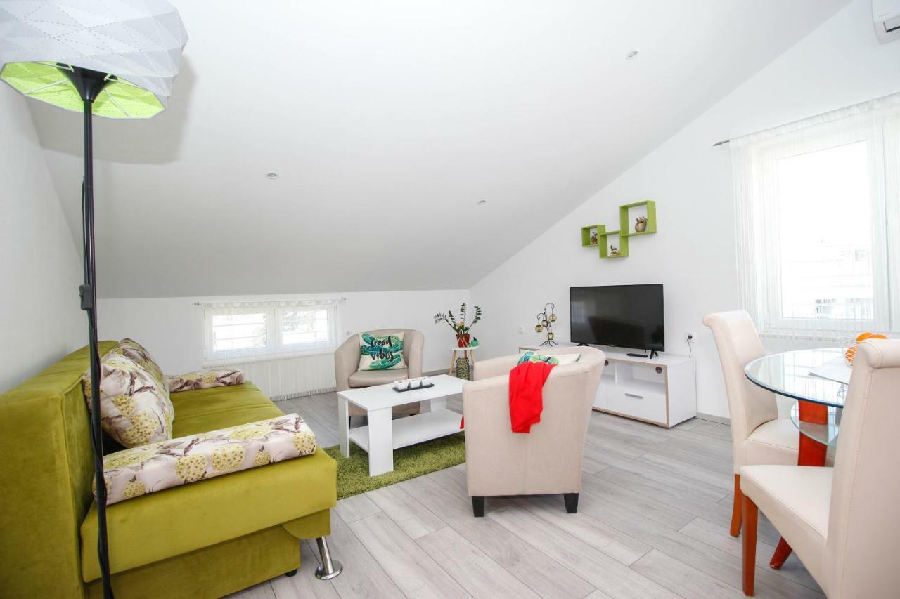 Studio Apartman Sky Ровинь Экстерьер фото