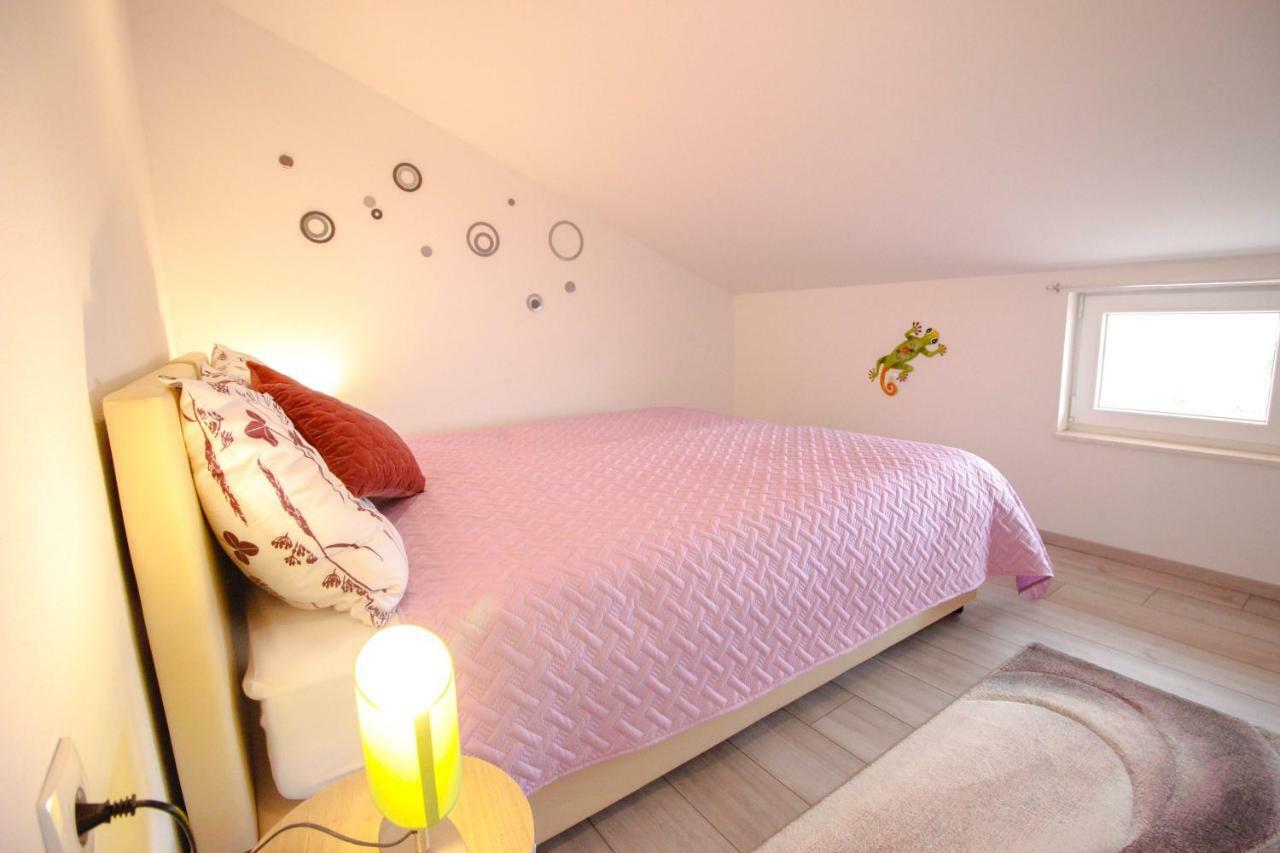 Studio Apartman Sky Ровинь Экстерьер фото