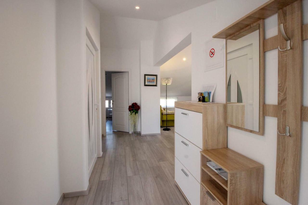 Studio Apartman Sky Ровинь Экстерьер фото